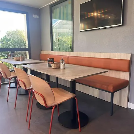 Ibis Budget Niort - Отель 2*