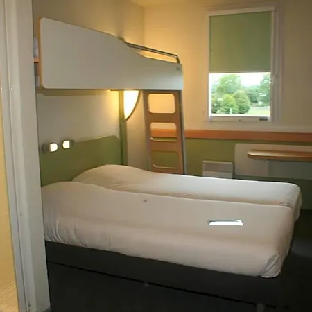 Ibis Budget Niort - La Crèche Hotel 2*
