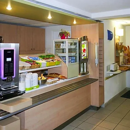 Ibis Budget Niort - La Crèche Hotel