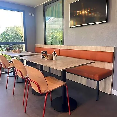 Hotel Ibis Budget Niort - La Crèche 2*