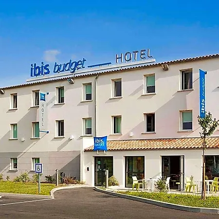 Ibis Budget Niort - La Crèche Hotel 2*