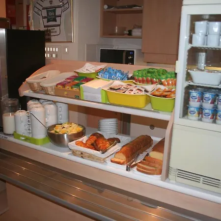 Ibis Budget Niort - 2* Ла-Креш