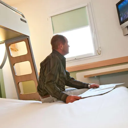 Ibis Budget Niort - La Crèche Hotel 2*