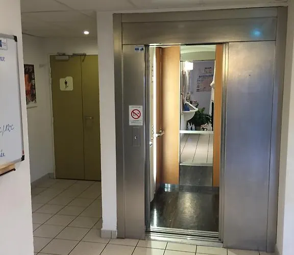 Ibis Budget Niort - La Crèche Hotel